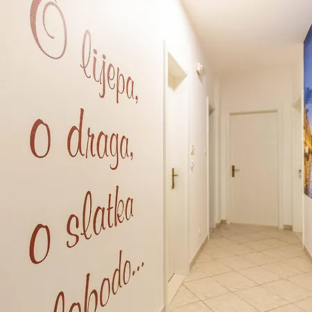 Placa Хостел